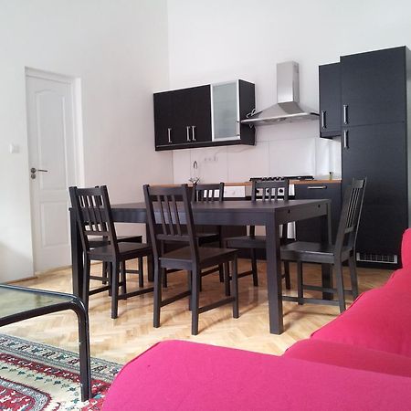 Anna 2 Bedrooms 2 Bathrooms 6 Bikes بودابست الغرفة الصورة