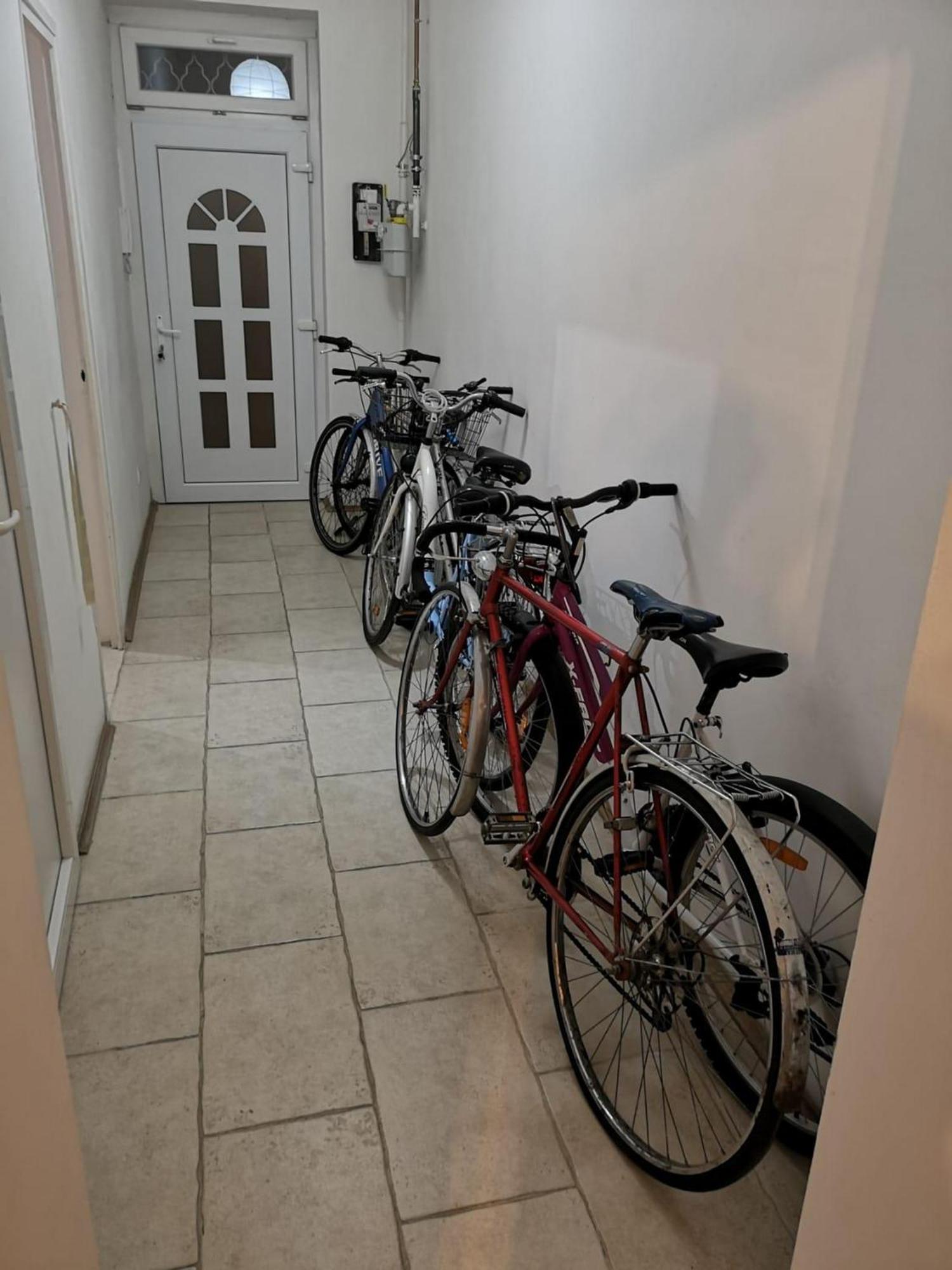 Anna 2 Bedrooms 2 Bathrooms 6 Bikes بودابست المظهر الخارجي الصورة