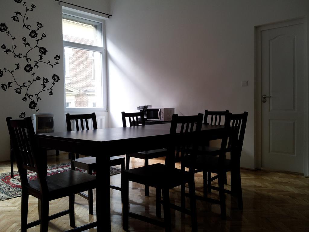 Anna 2 Bedrooms 2 Bathrooms 6 Bikes بودابست الغرفة الصورة